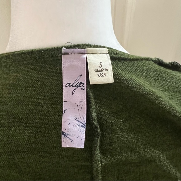 Francesca’s Green Bell Sleeve Bow Cardigan - Picture 5 of 5